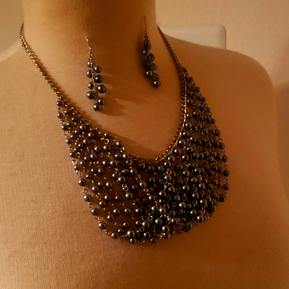 Silver Gray pearl choker and earrings